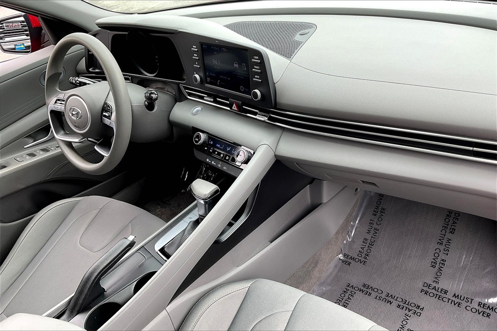 2022 Hyundai Elantra SEL - Photo 13