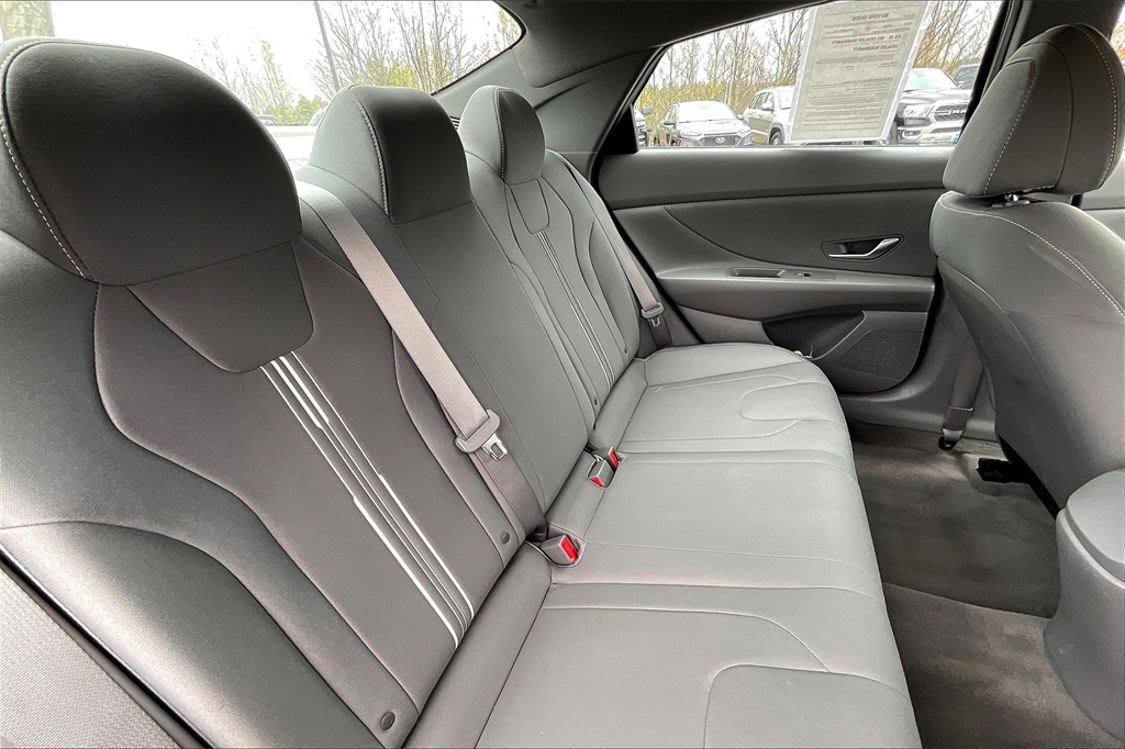 2022 Hyundai Elantra SEL - Photo 15