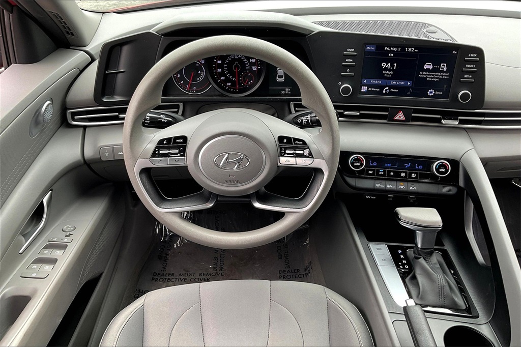 2022 Hyundai Elantra SEL - Photo 16