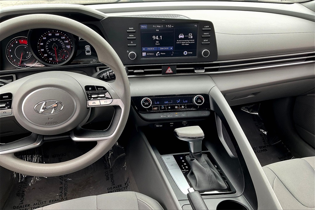 2022 Hyundai Elantra SEL - Photo 17