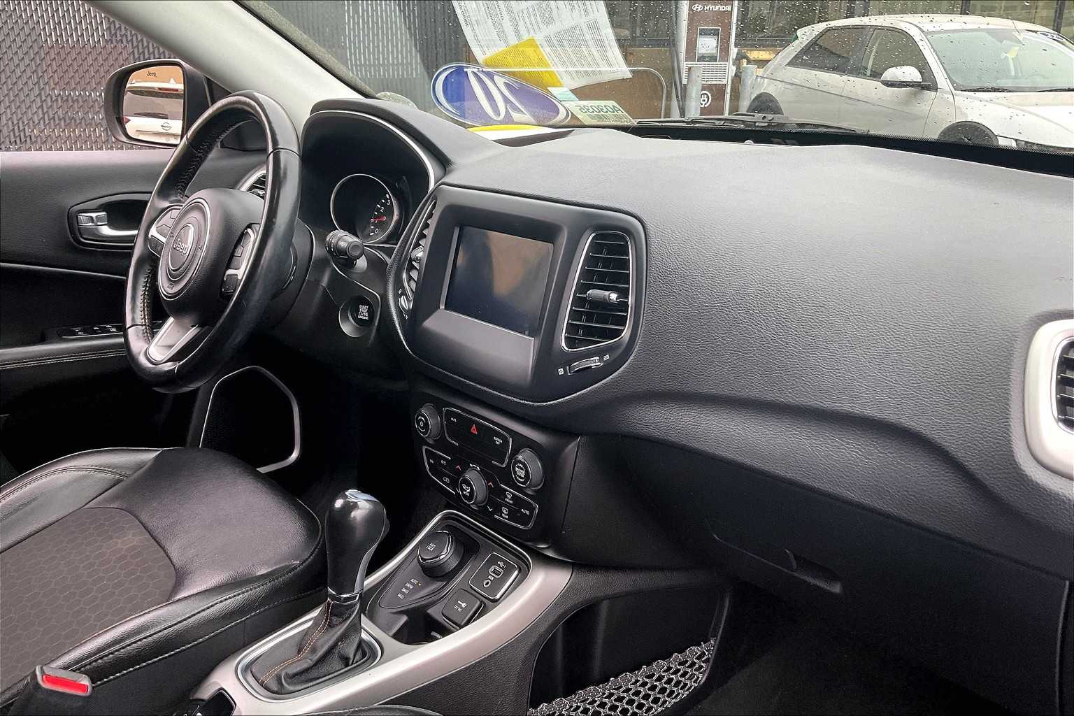 2020 Jeep Compass Latitude - Photo 14