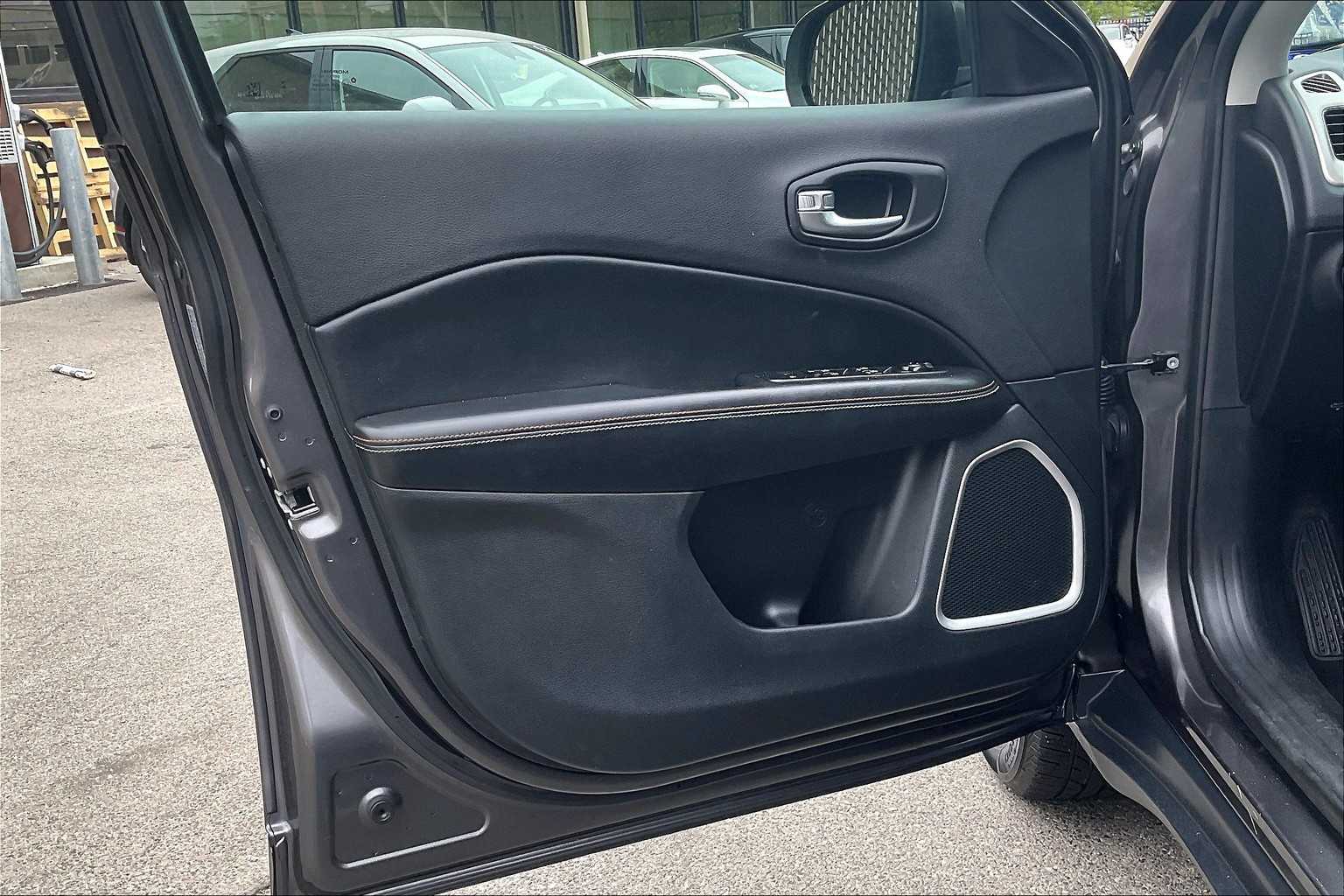 2020 Jeep Compass Latitude - Photo 9