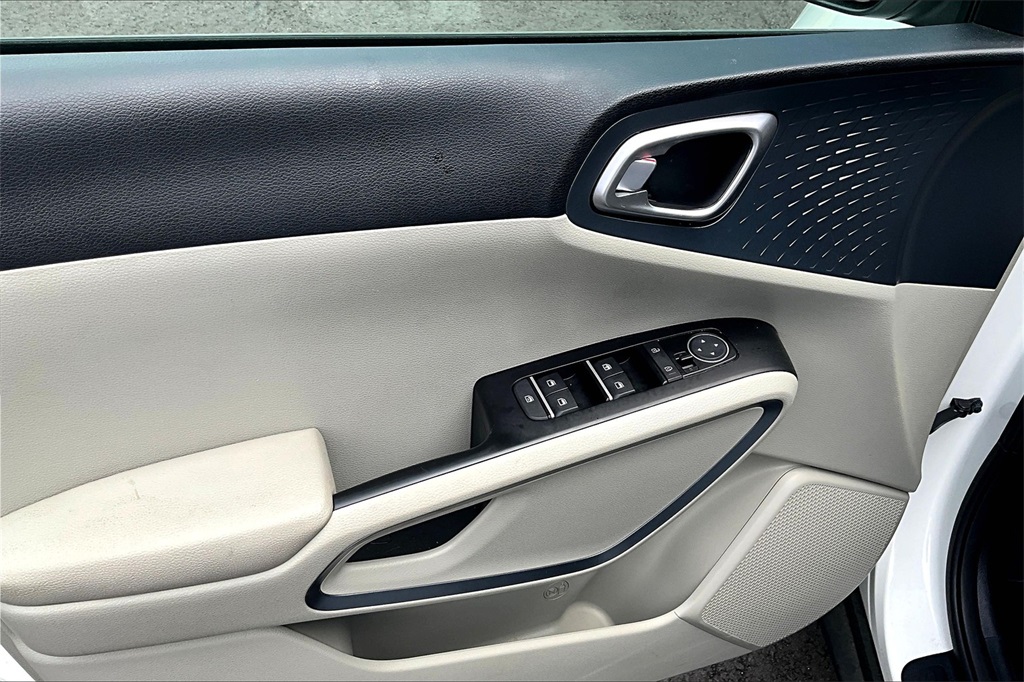 2023 Kia Soul EX - Photo 11