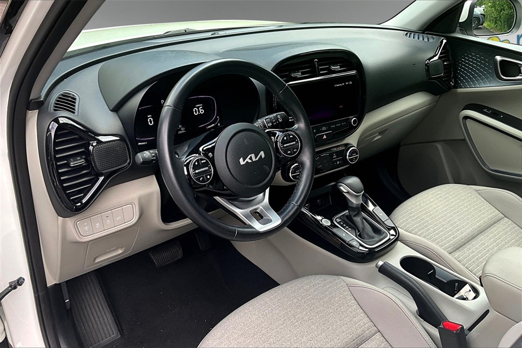 2023 Kia Soul EX - Photo 13