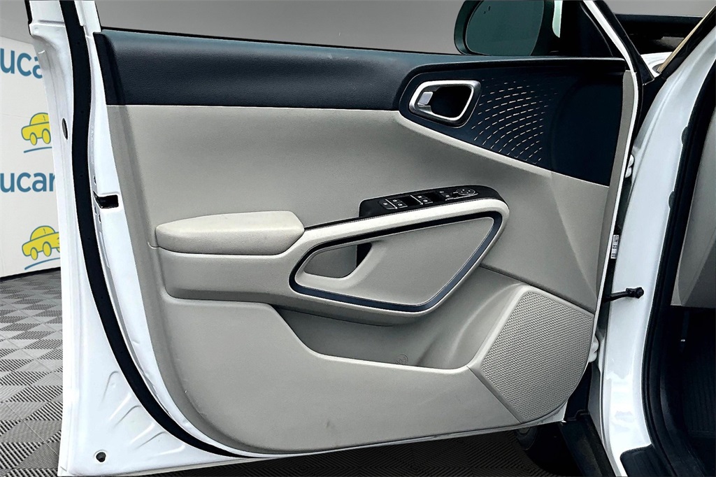 2023 Kia Soul EX - Photo 10