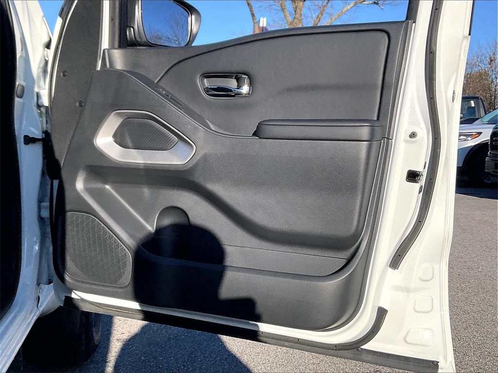 2025 Nissan Frontier SV - Photo 11