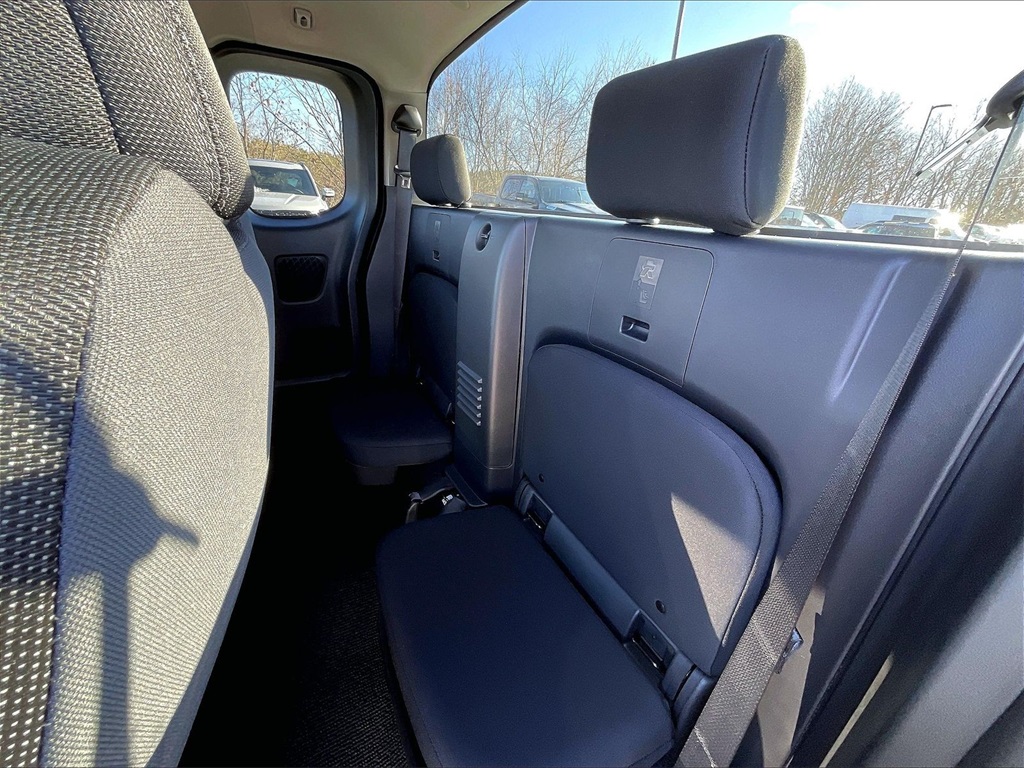 2025 Nissan Frontier SV - Photo 14