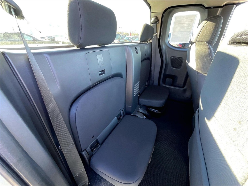 2025 Nissan Frontier SV - Photo 15