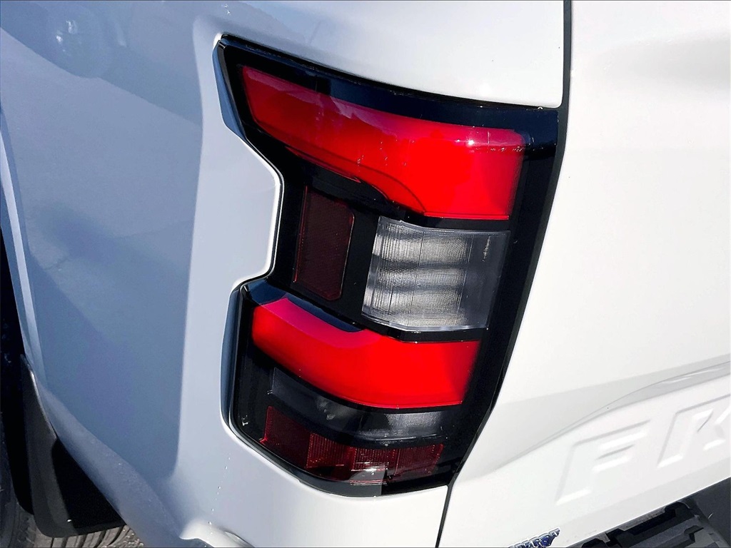 2025 Nissan Frontier SV - Photo 28