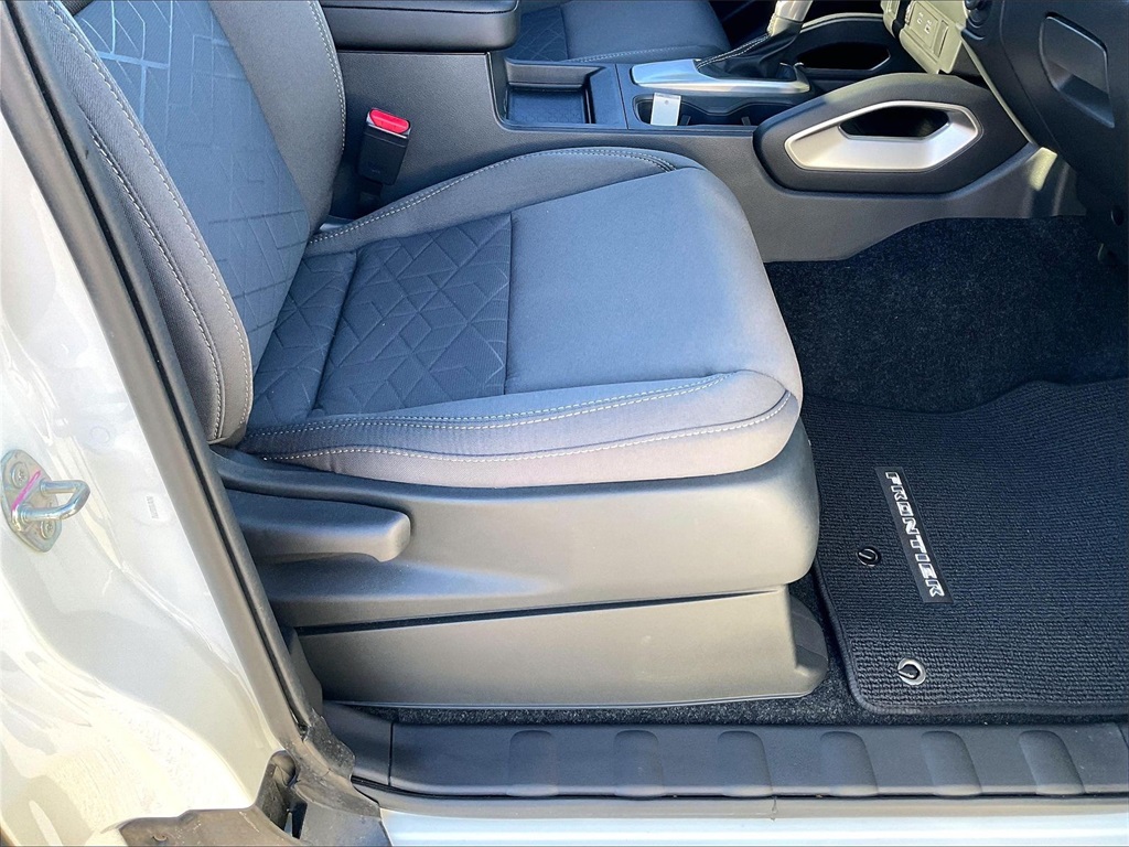 2025 Nissan Frontier SV - Photo 32