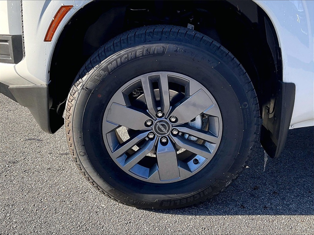 2025 Nissan Frontier SV - Photo 7