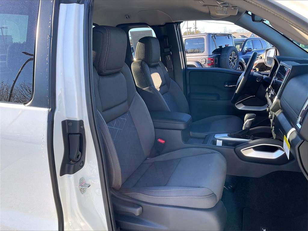 2025 Nissan Frontier SV - Photo 10