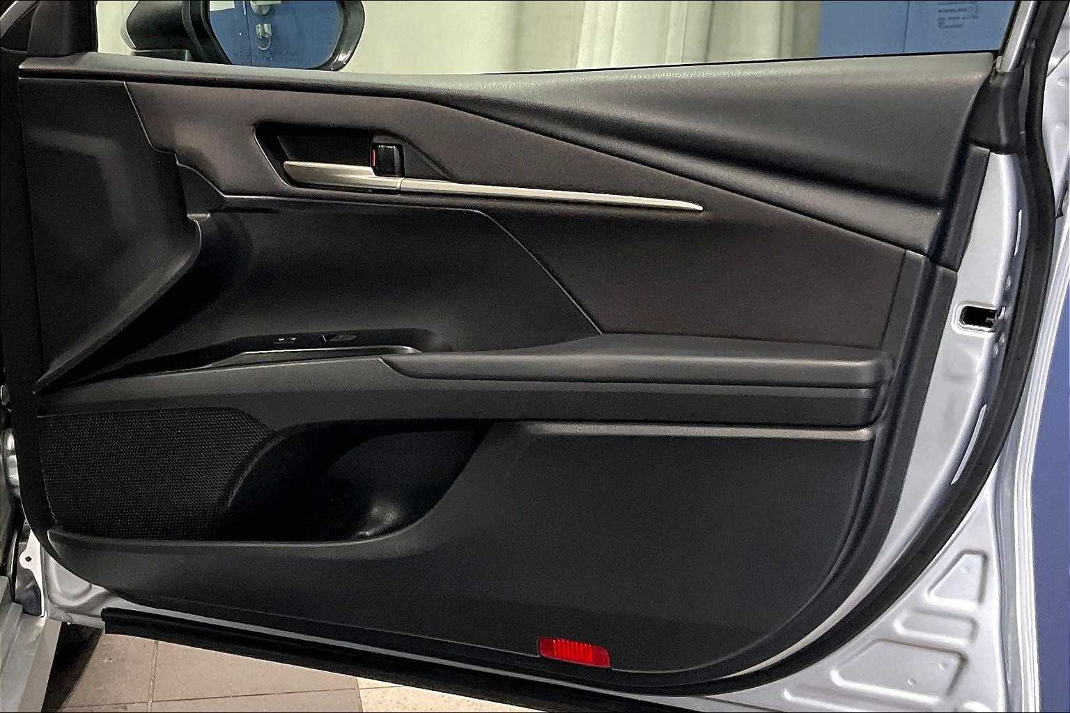 2025 Toyota Camry LE - Photo 12