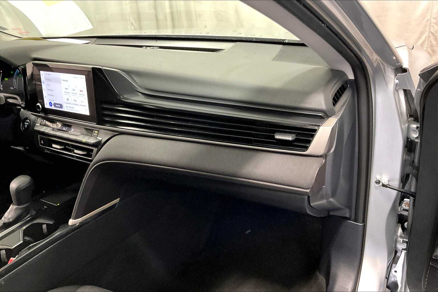 2025 Toyota Camry LE - Photo 13