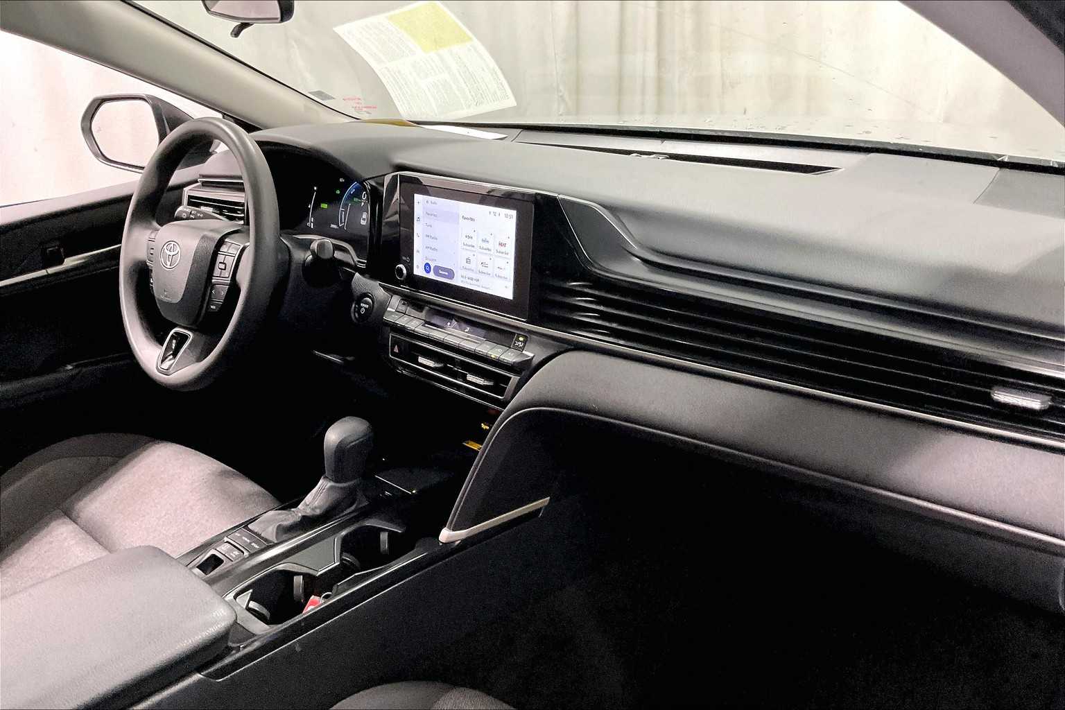 2025 Toyota Camry LE - Photo 14