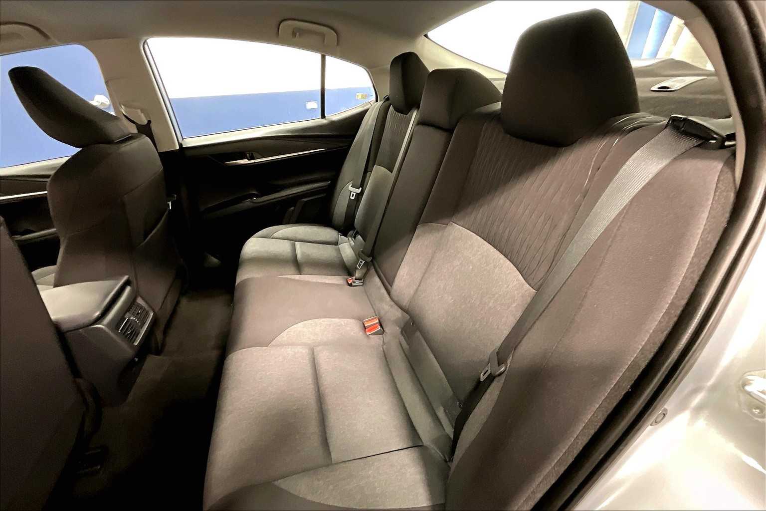 2025 Toyota Camry LE - Photo 15