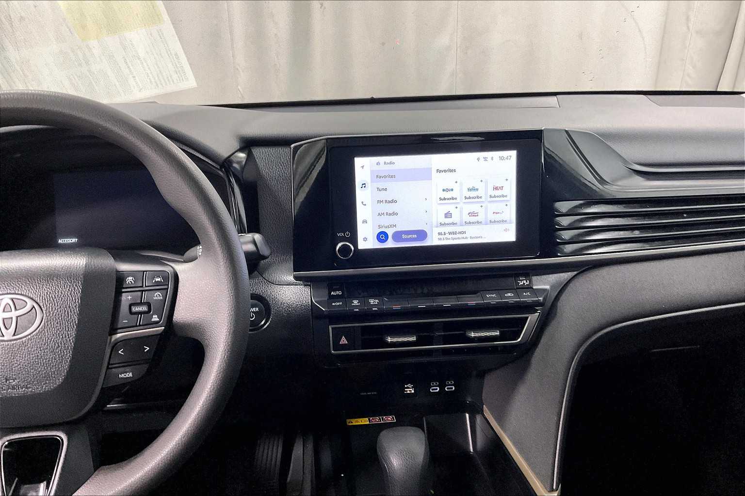 2025 Toyota Camry LE - Photo 18