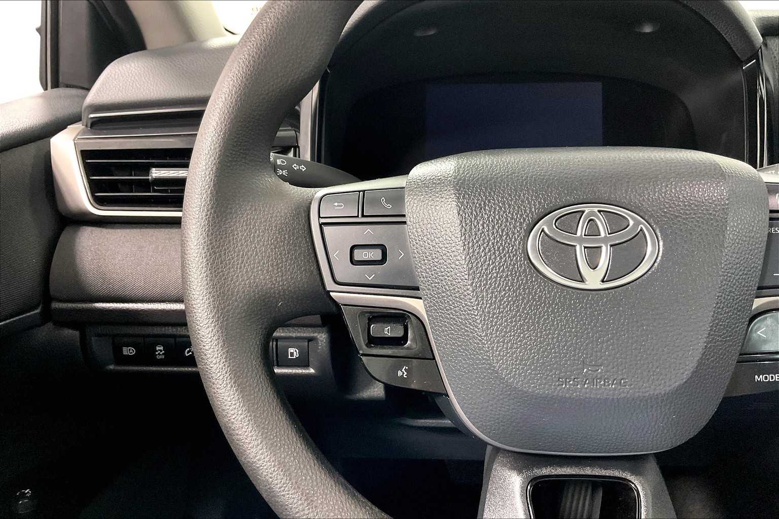 2025 Toyota Camry LE - Photo 22
