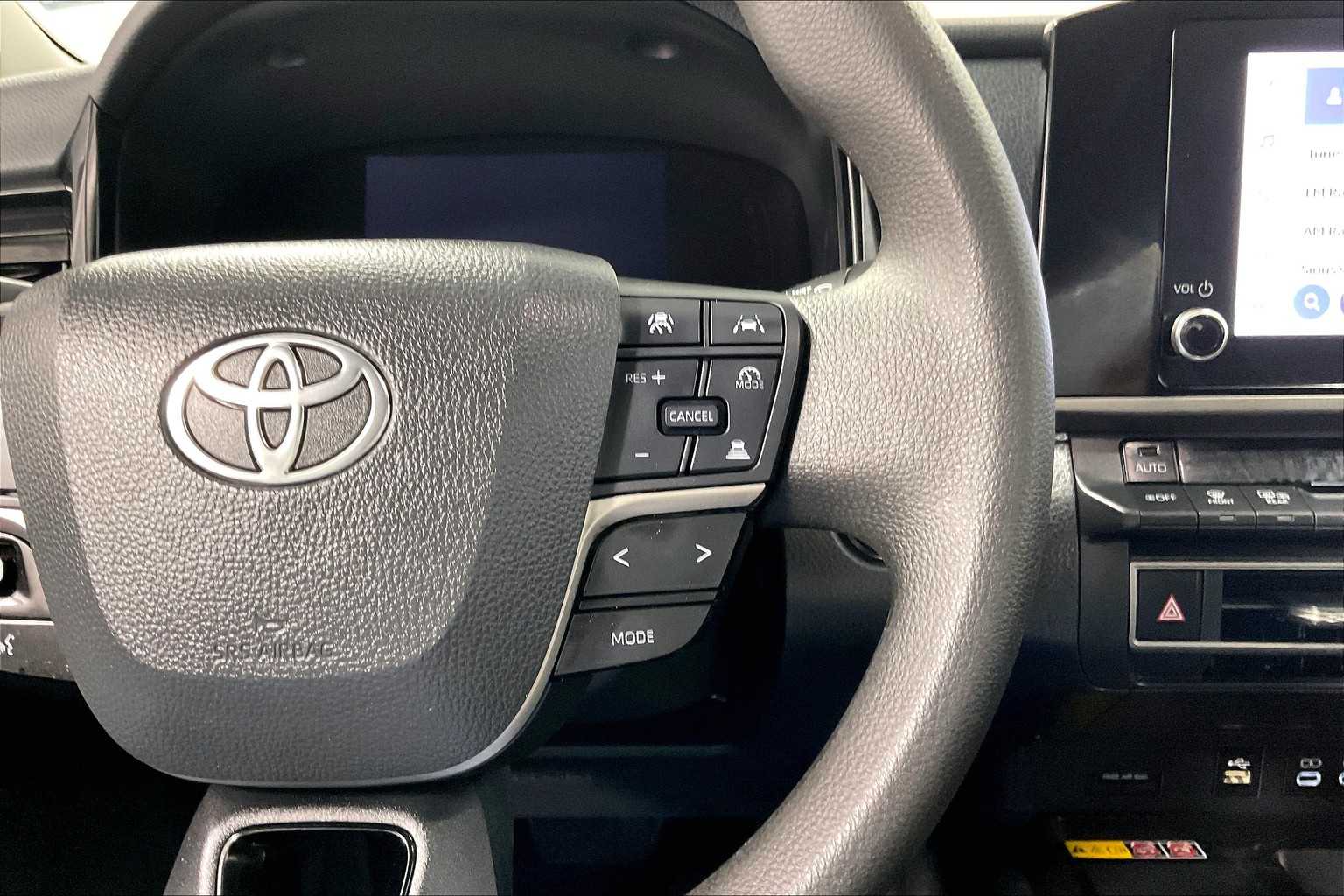 2025 Toyota Camry LE - Photo 23