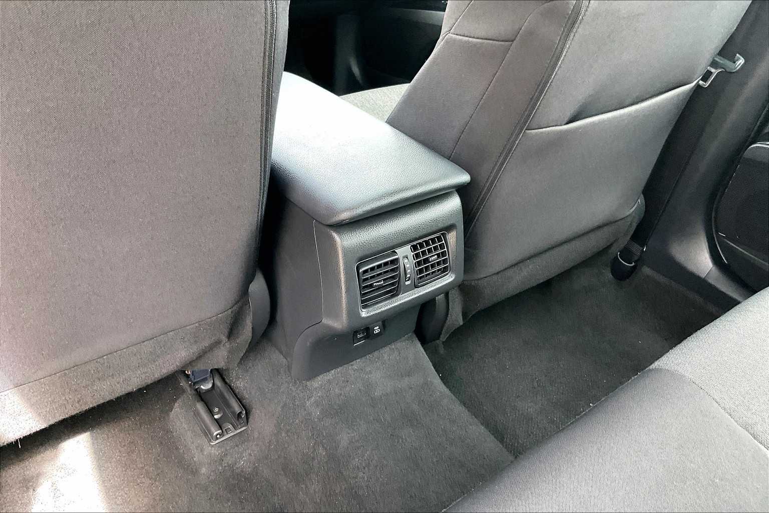 2025 Toyota Camry LE - Photo 27