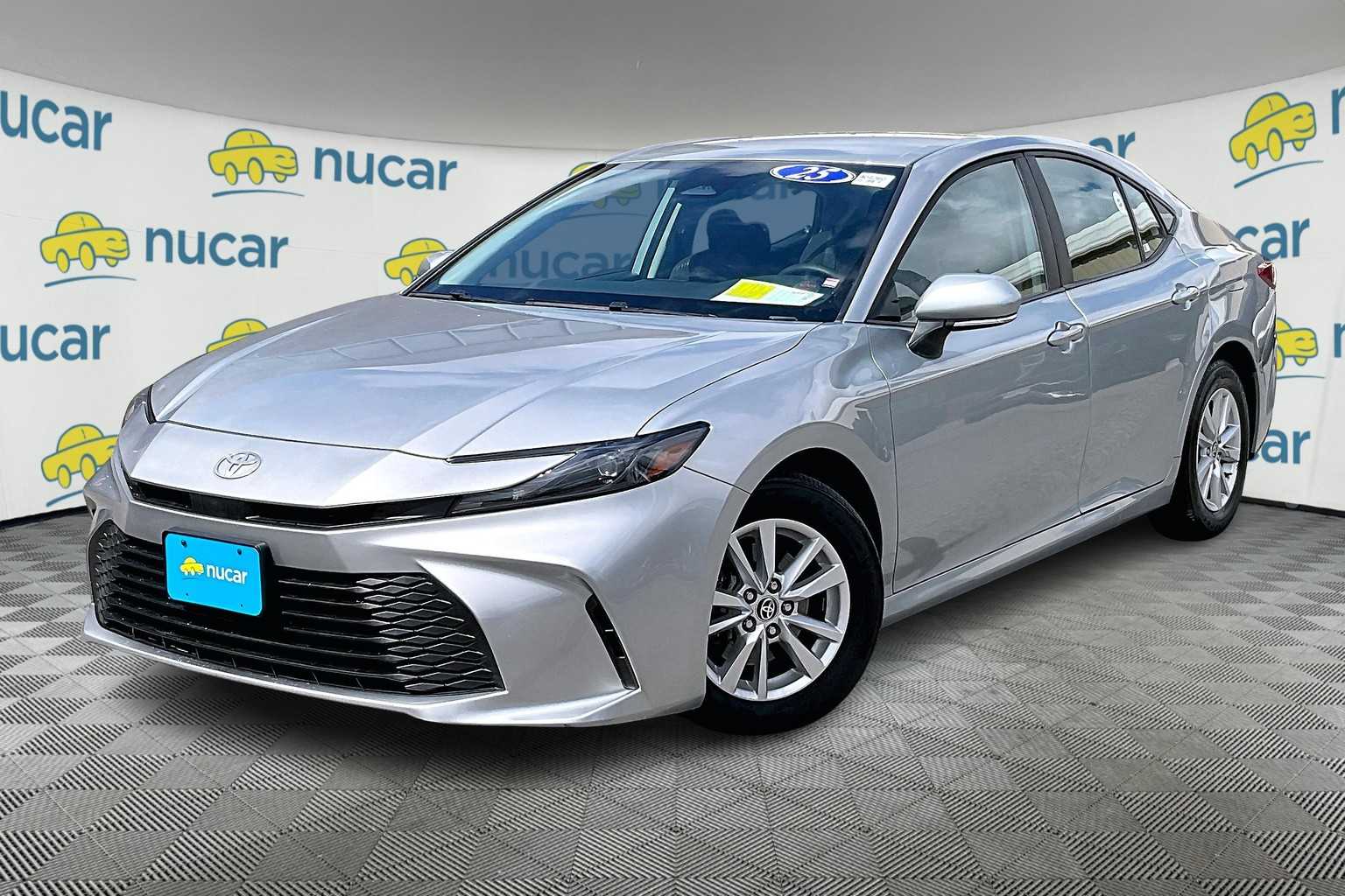 2025 Toyota Camry LE - Photo 3
