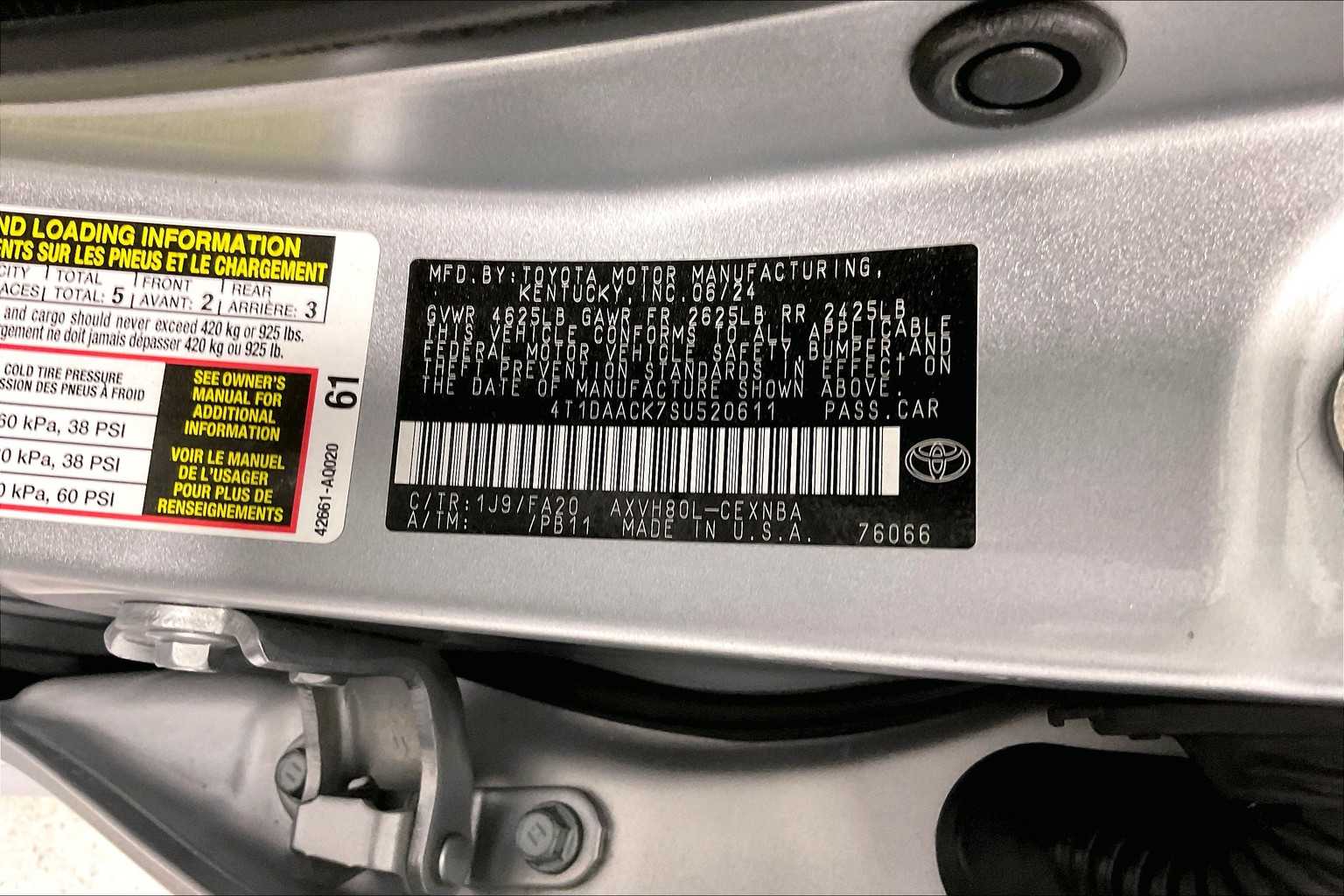 2025 Toyota Camry LE - Photo 35