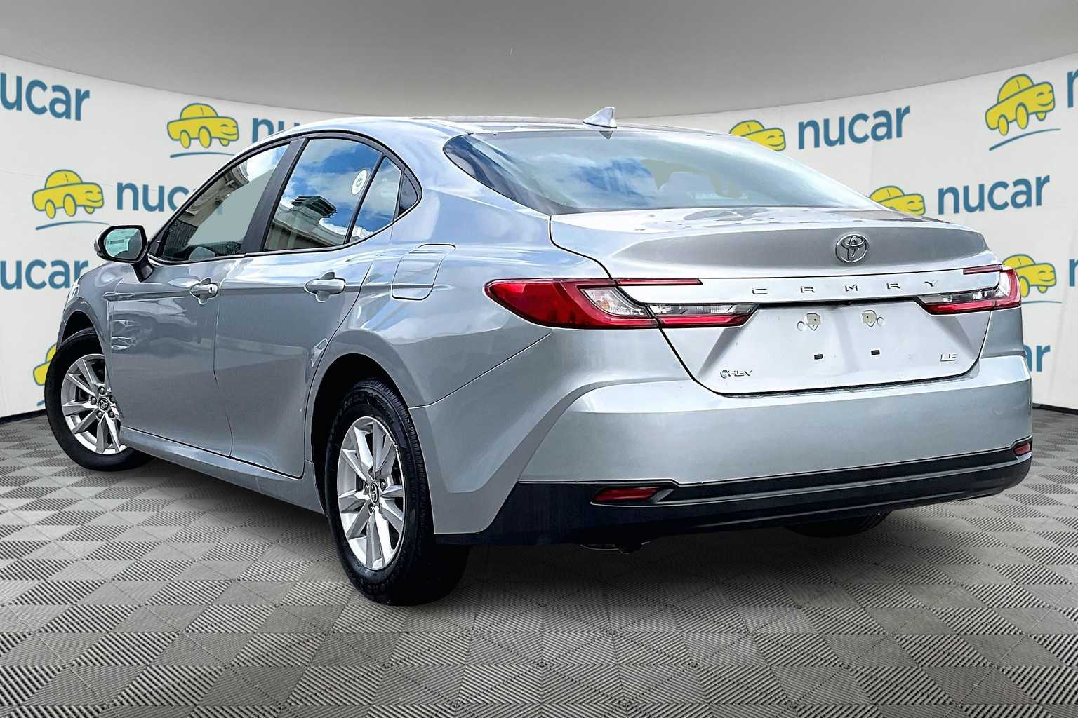 2025 Toyota Camry LE - Photo 4
