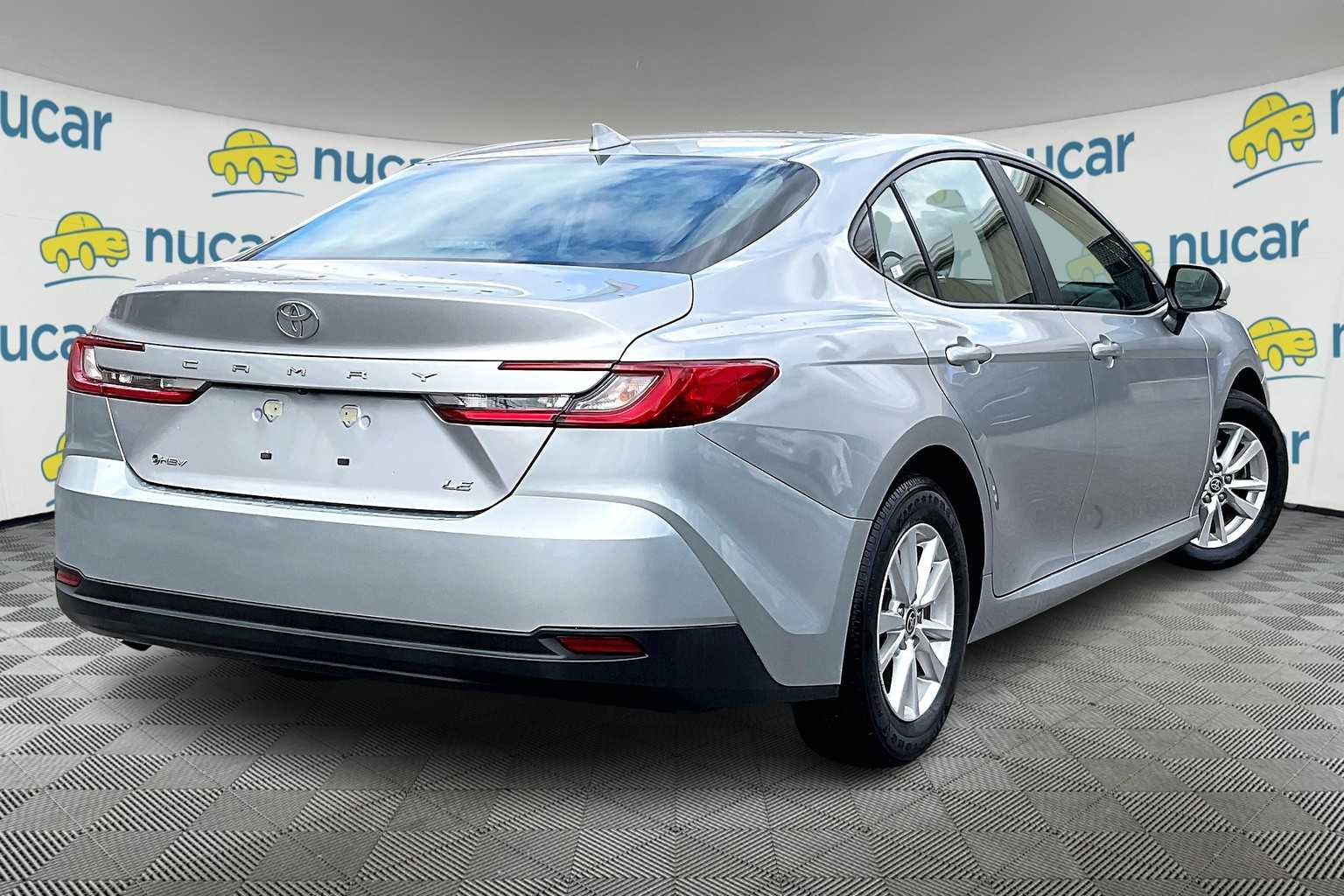 2025 Toyota Camry LE - Photo 6