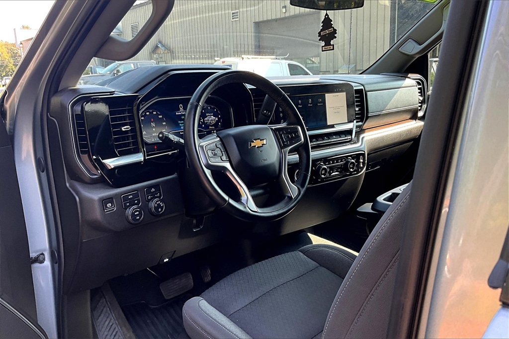 2024 Chevrolet Silverado 1500 LT - Photo 8