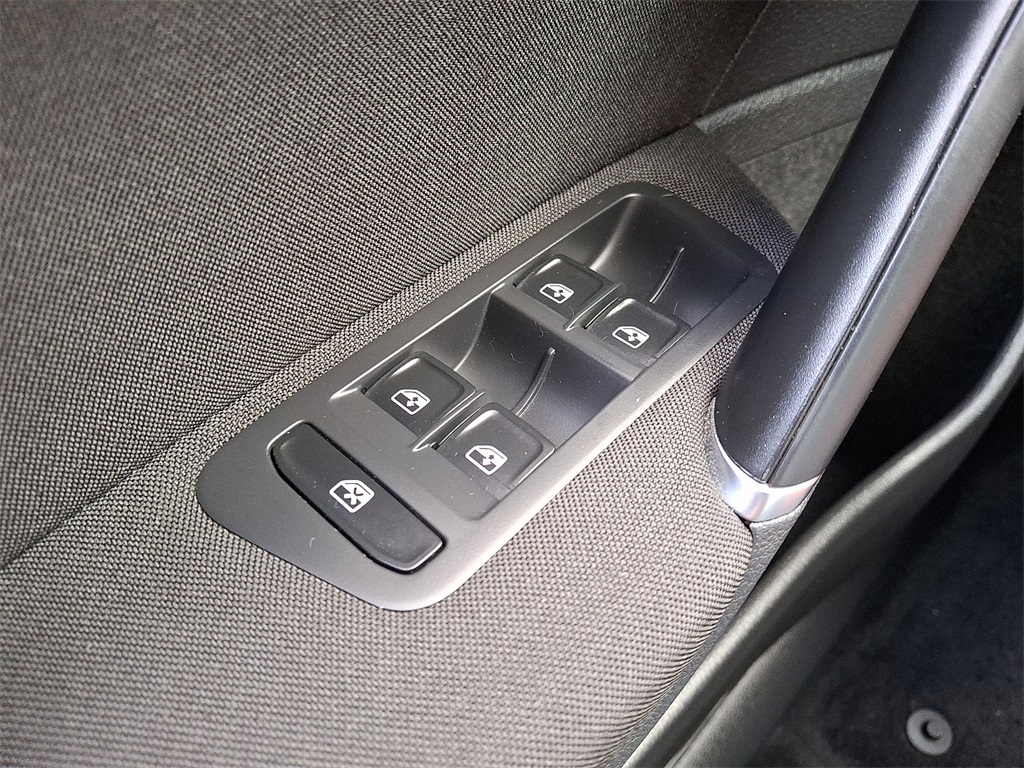 2017 Volkswagen Golf SportWagen S - Photo 25