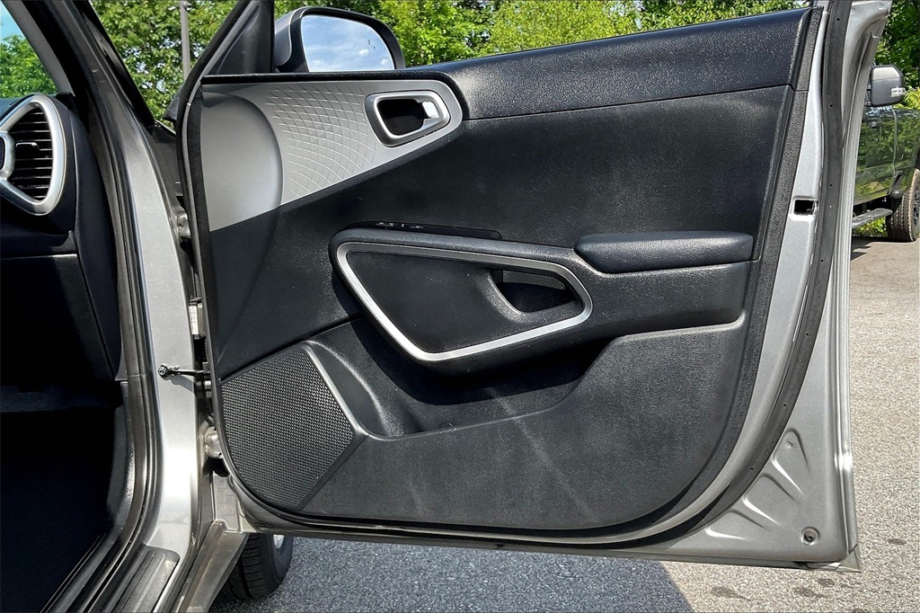 2023 Kia Soul LX - Photo 11