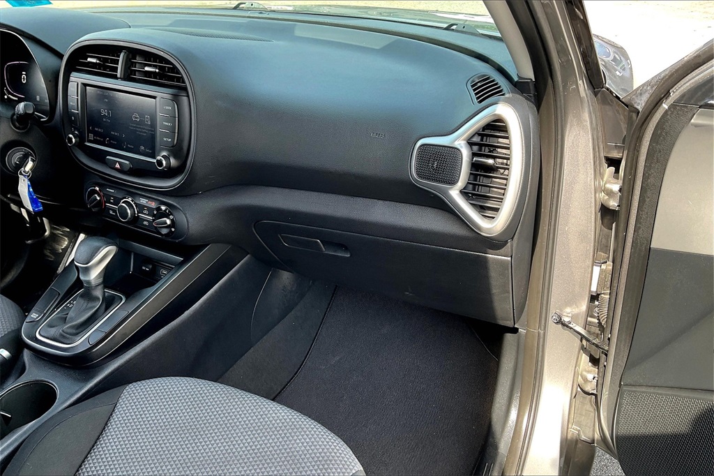 2023 Kia Soul LX - Photo 12