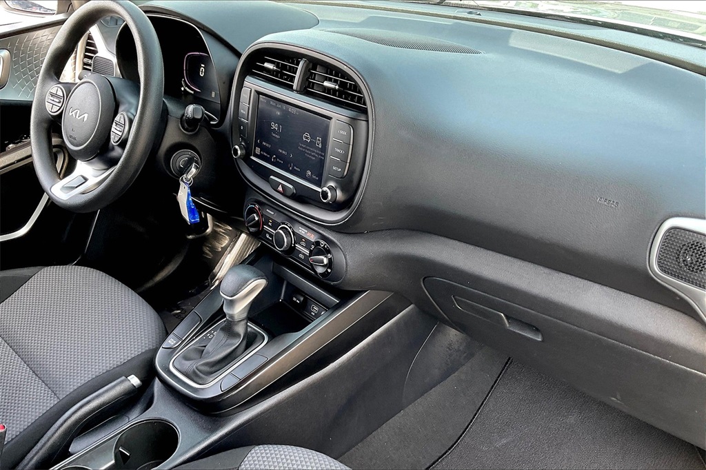 2023 Kia Soul LX - Photo 13