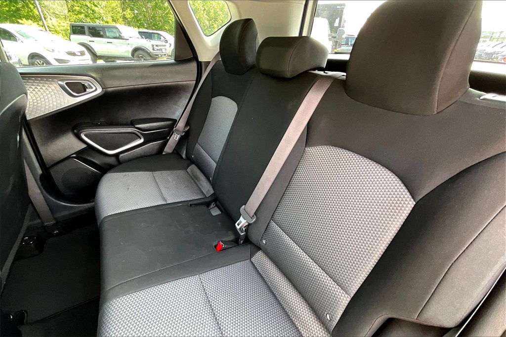 2023 Kia Soul LX - Photo 14