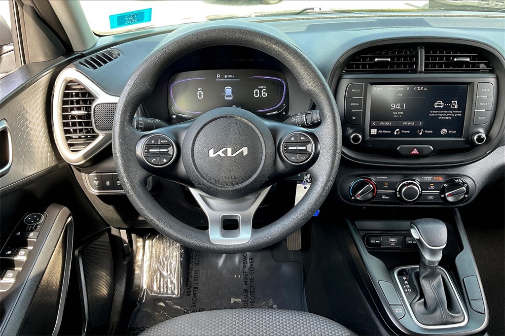 2023 Kia Soul LX - Photo 16