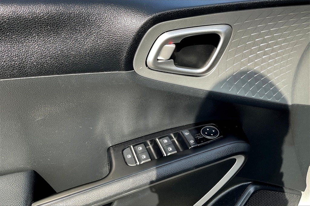 2023 Kia Soul LX - Photo 33