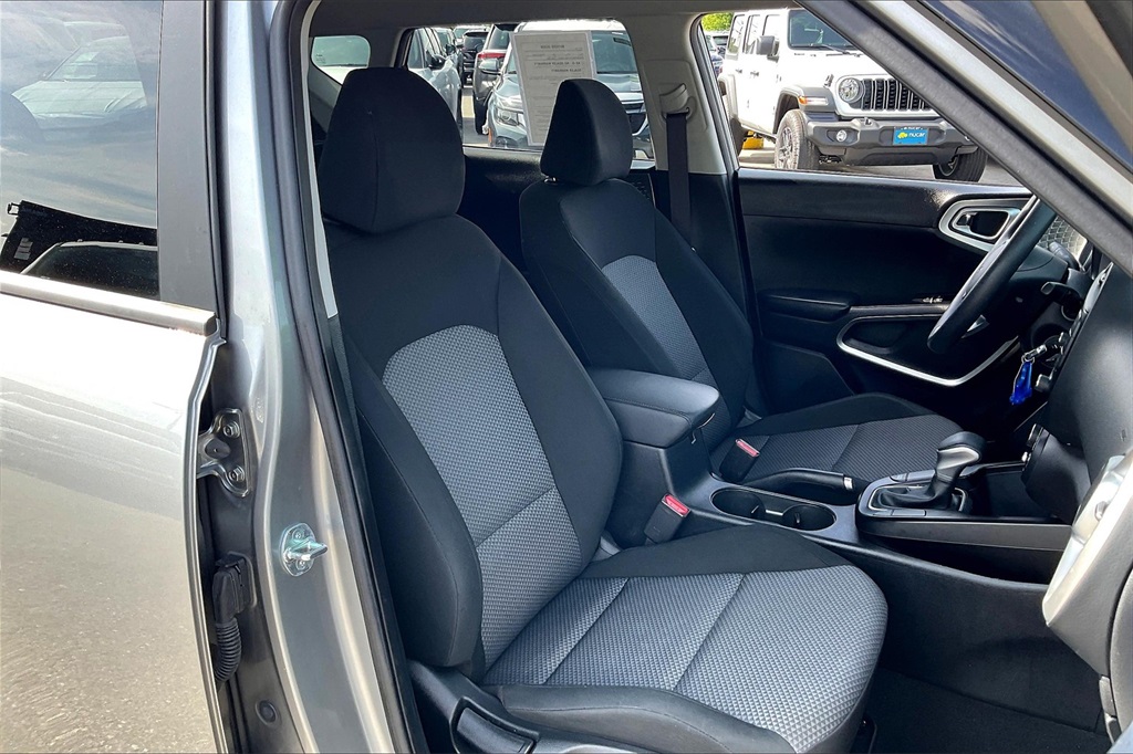 2023 Kia Soul LX - Photo 10
