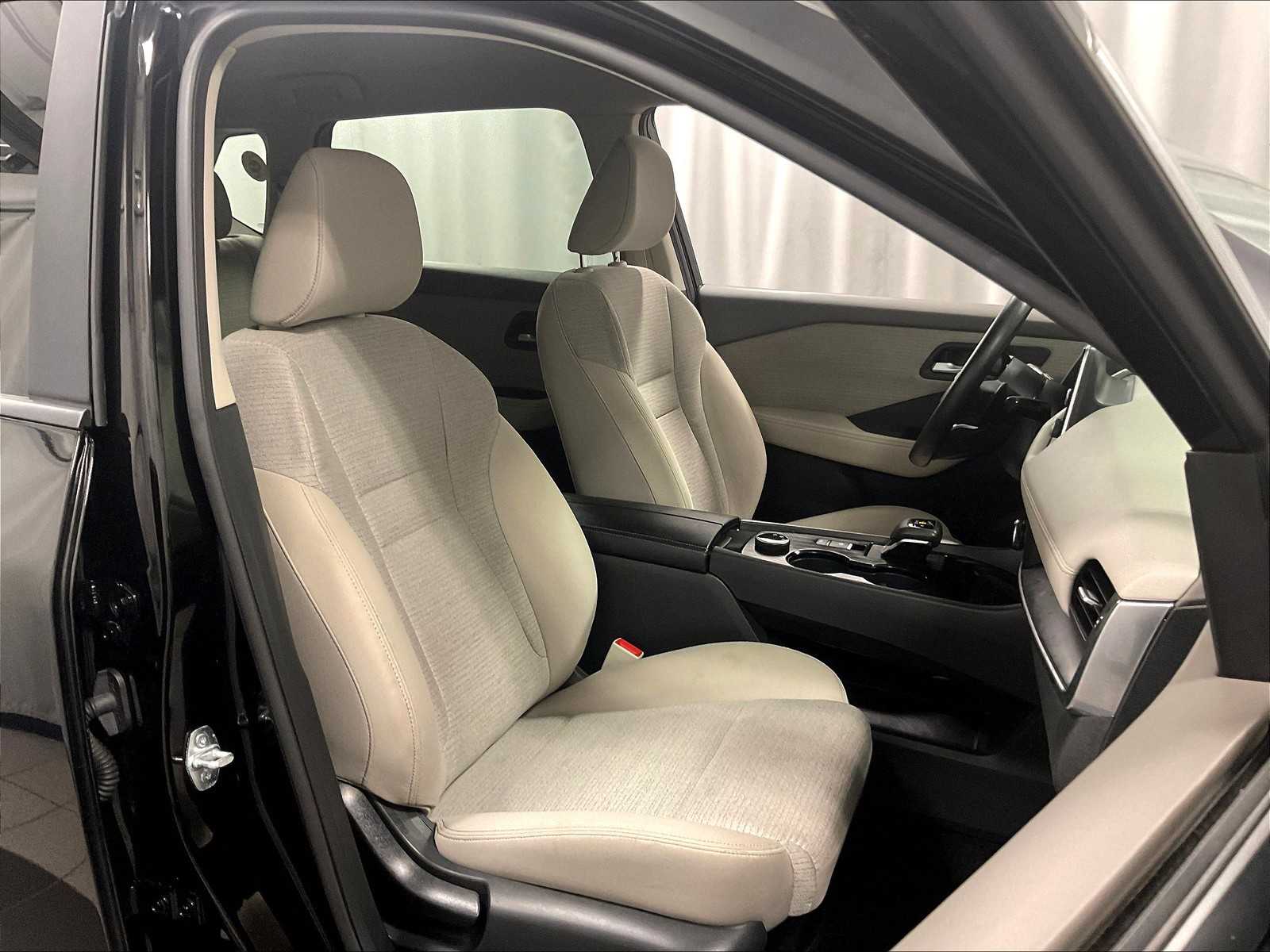 2023 Nissan Rogue SV - Photo 11