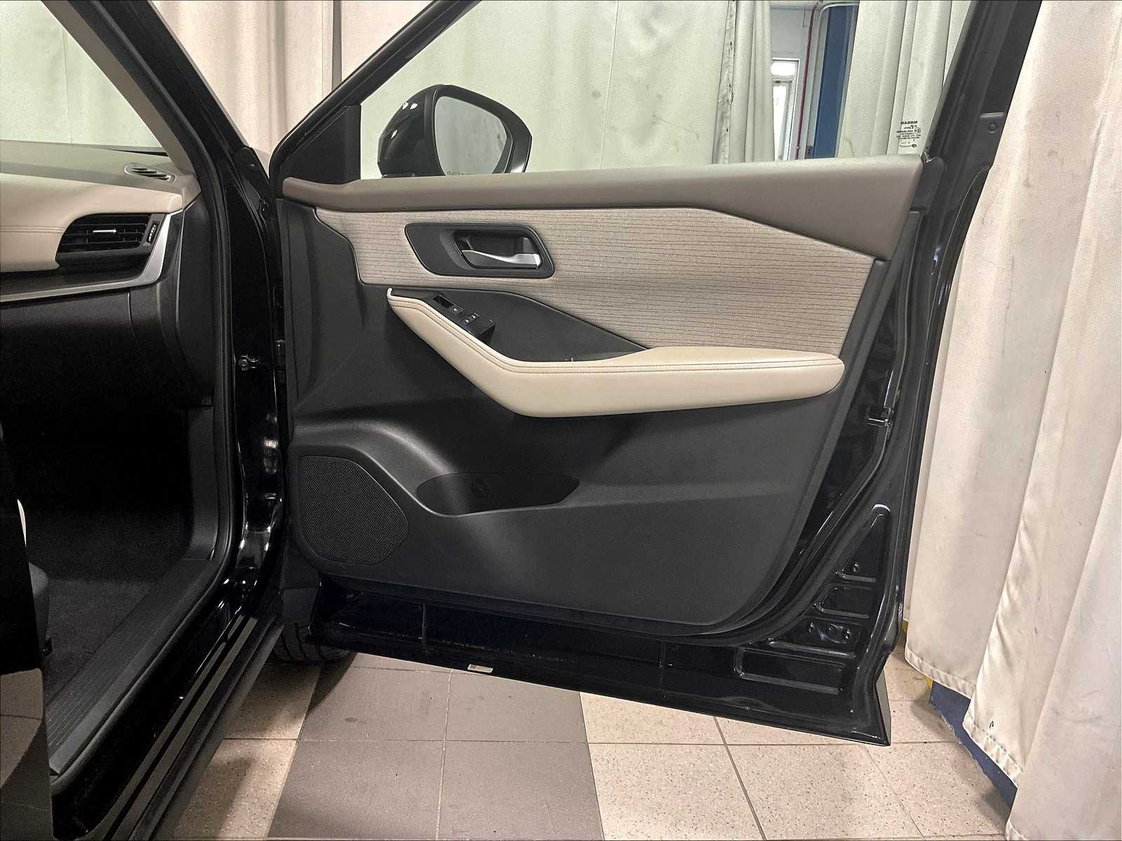 2023 Nissan Rogue SV - Photo 12