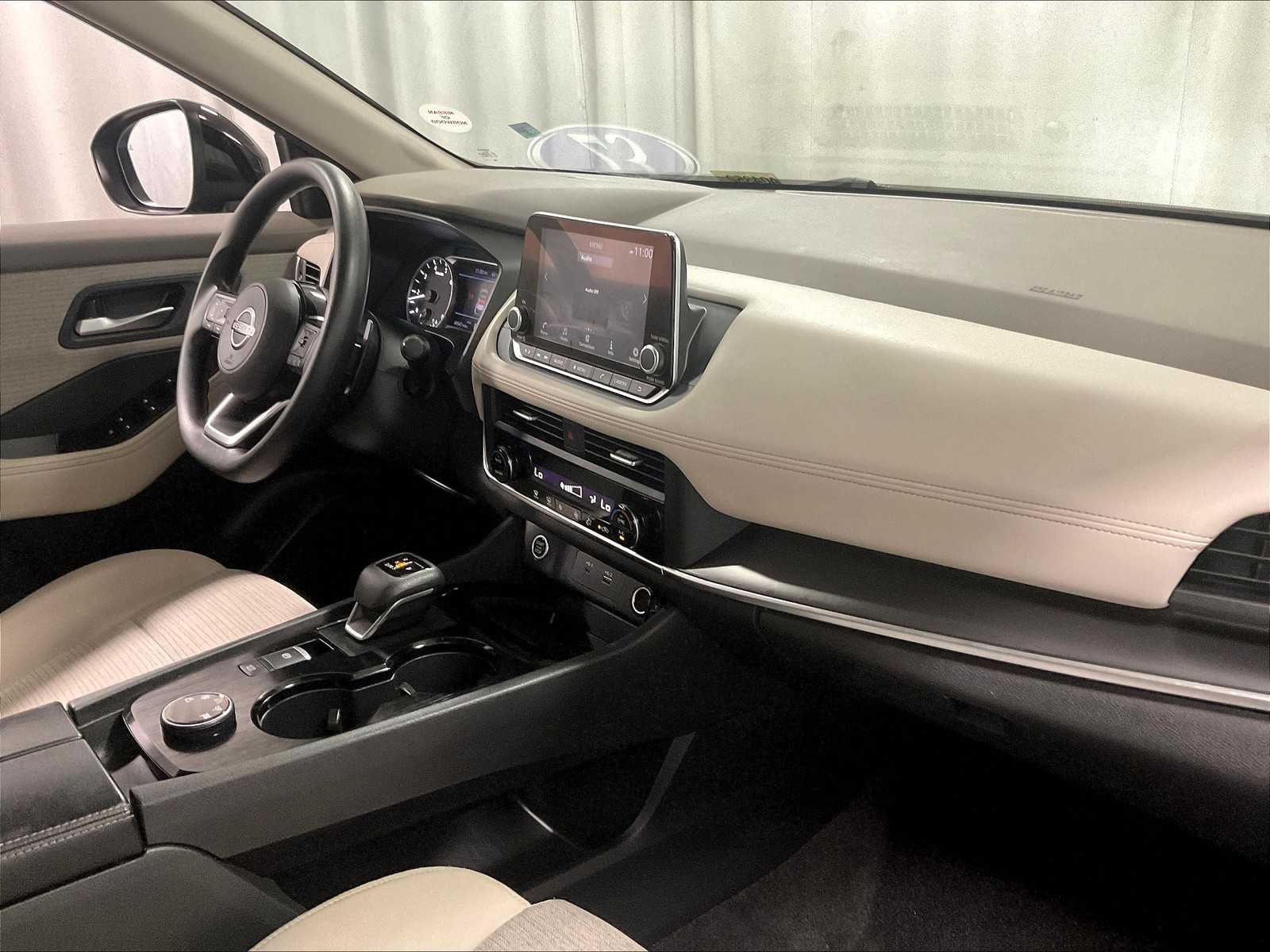 2023 Nissan Rogue SV - Photo 14