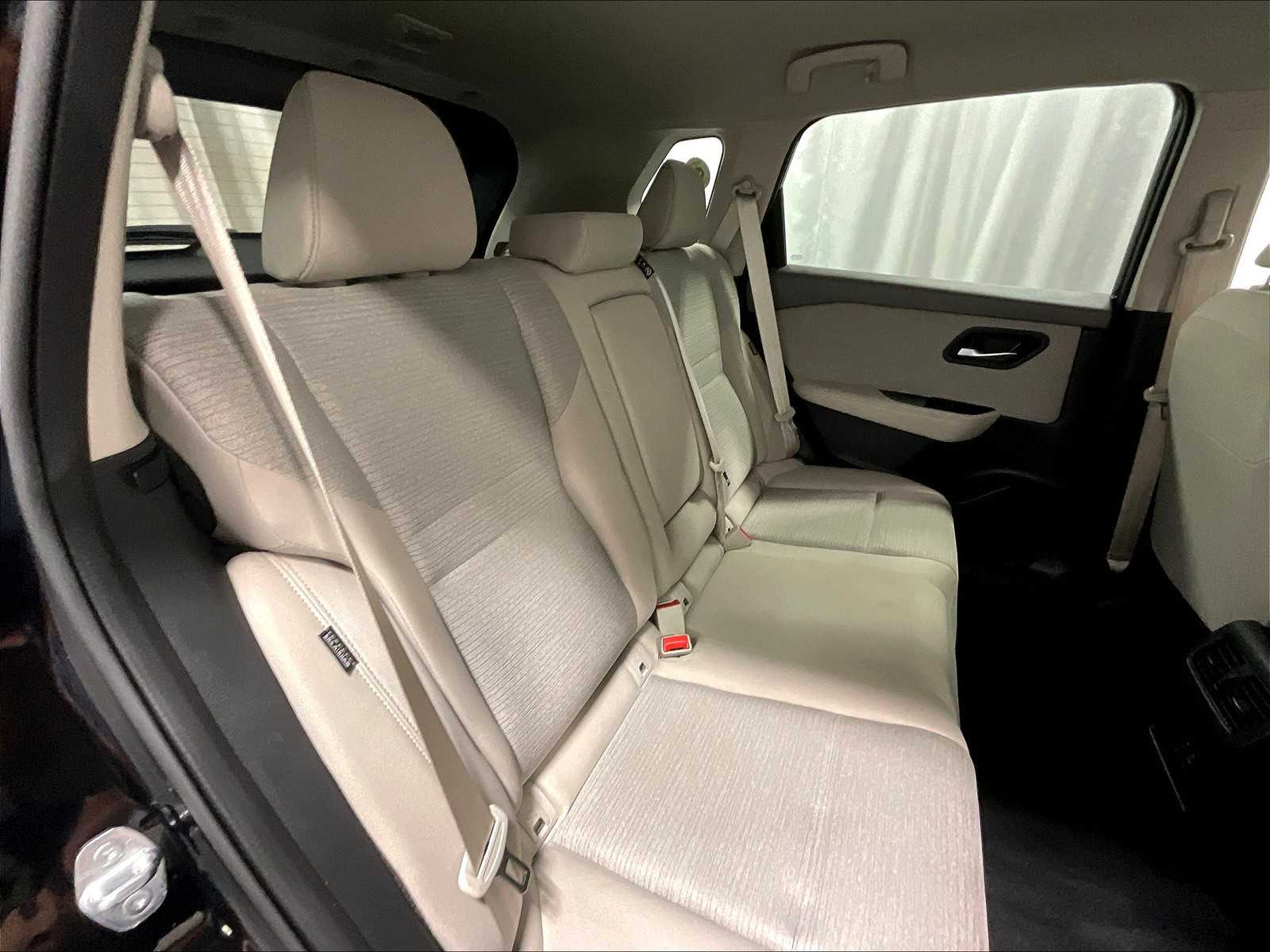 2023 Nissan Rogue SV - Photo 16