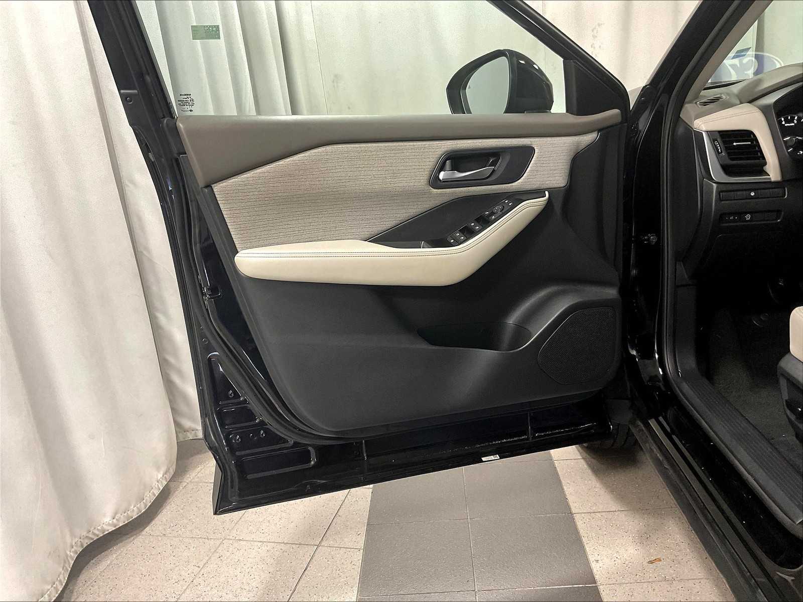 2023 Nissan Rogue SV - Photo 9