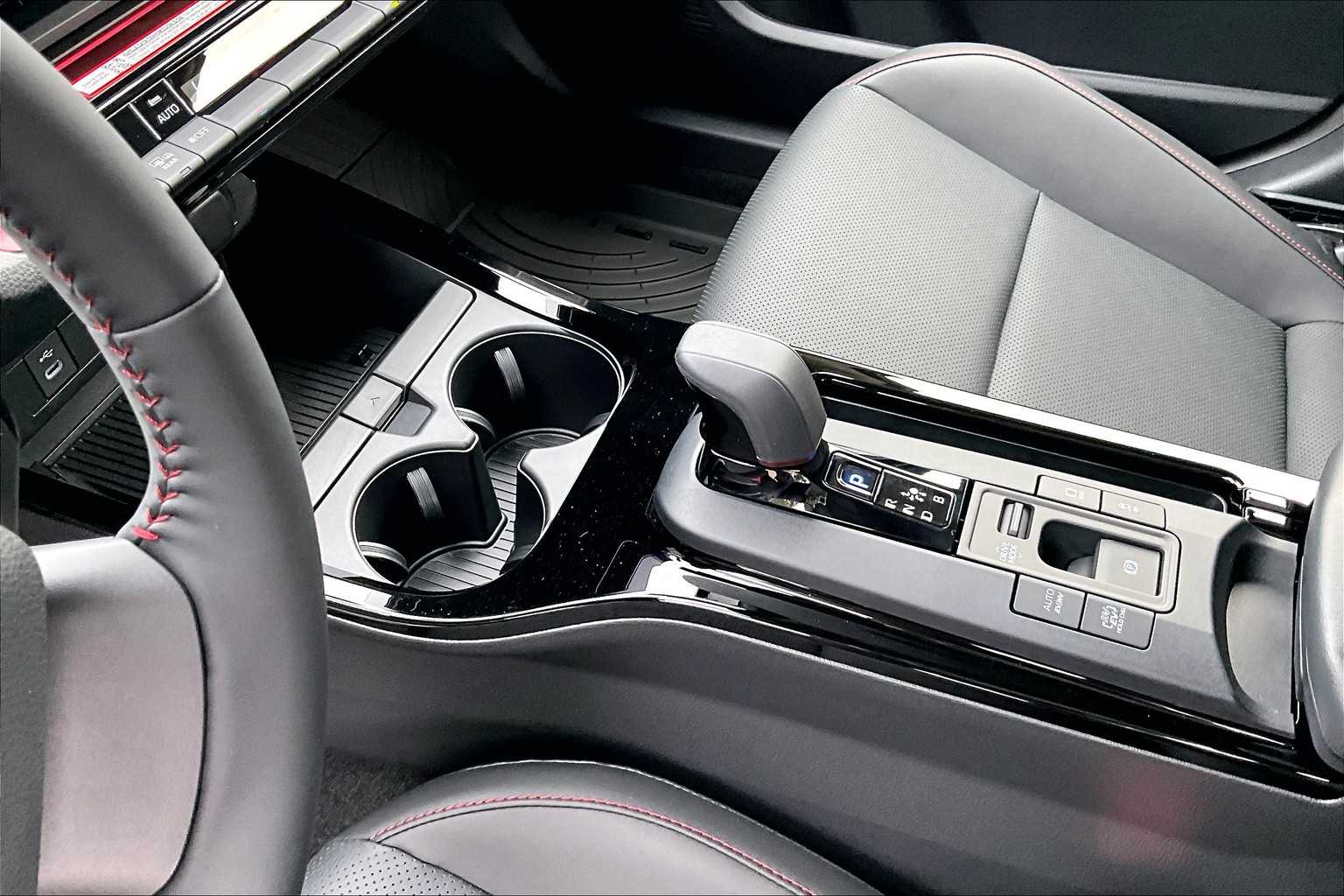 2025 Toyota Prius Plug-In Hybrid XSE - Photo 14