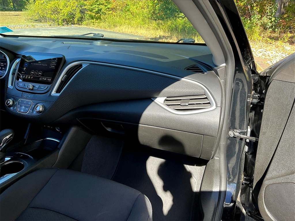 2023 Chevrolet Malibu LT - Photo 12
