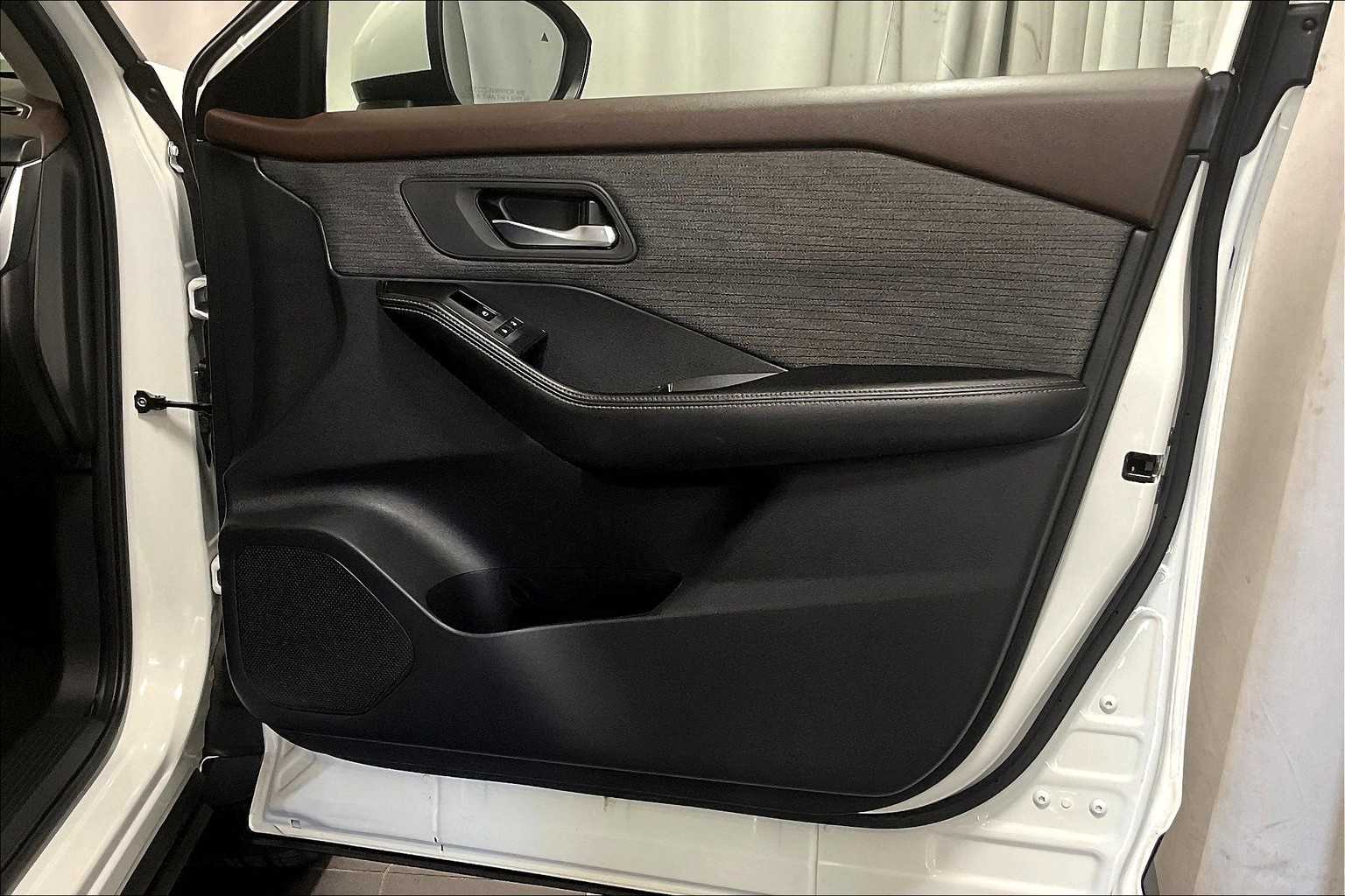 2023 Nissan Rogue SV - Photo 12
