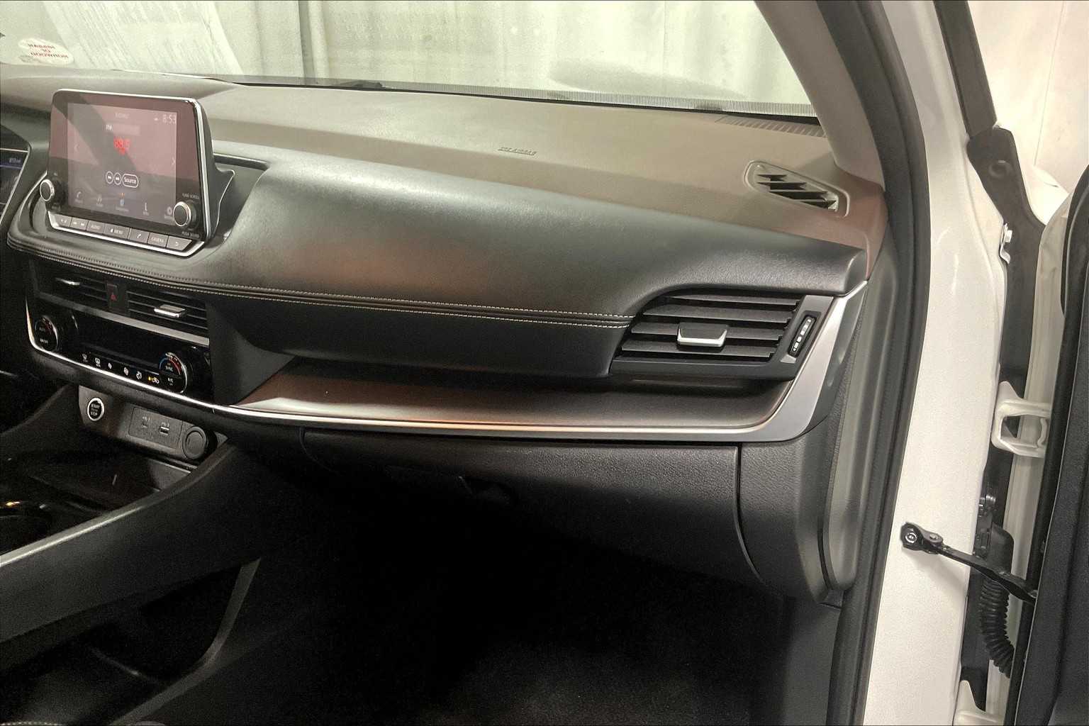 2023 Nissan Rogue SV - Photo 13