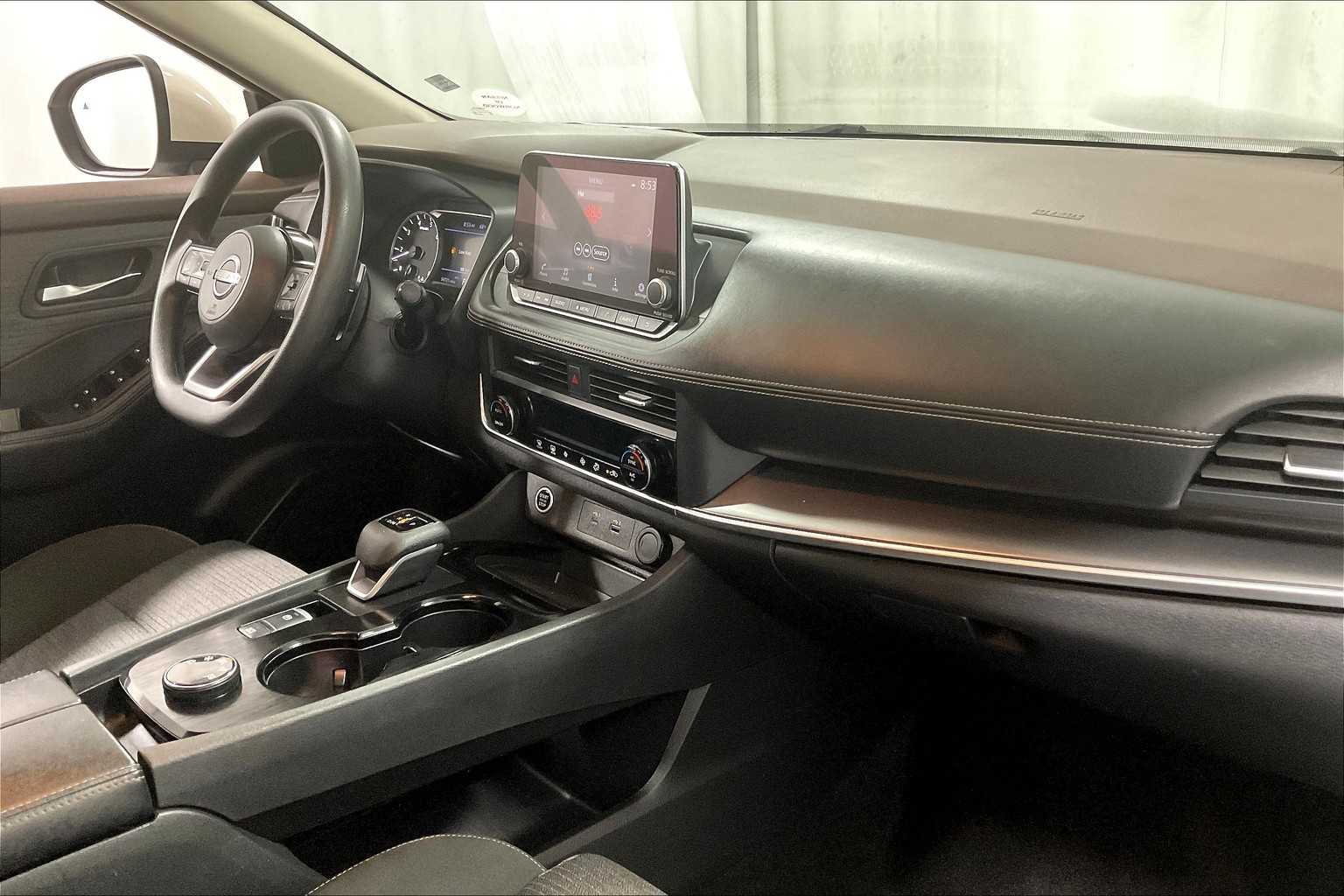 2023 Nissan Rogue SV - Photo 14