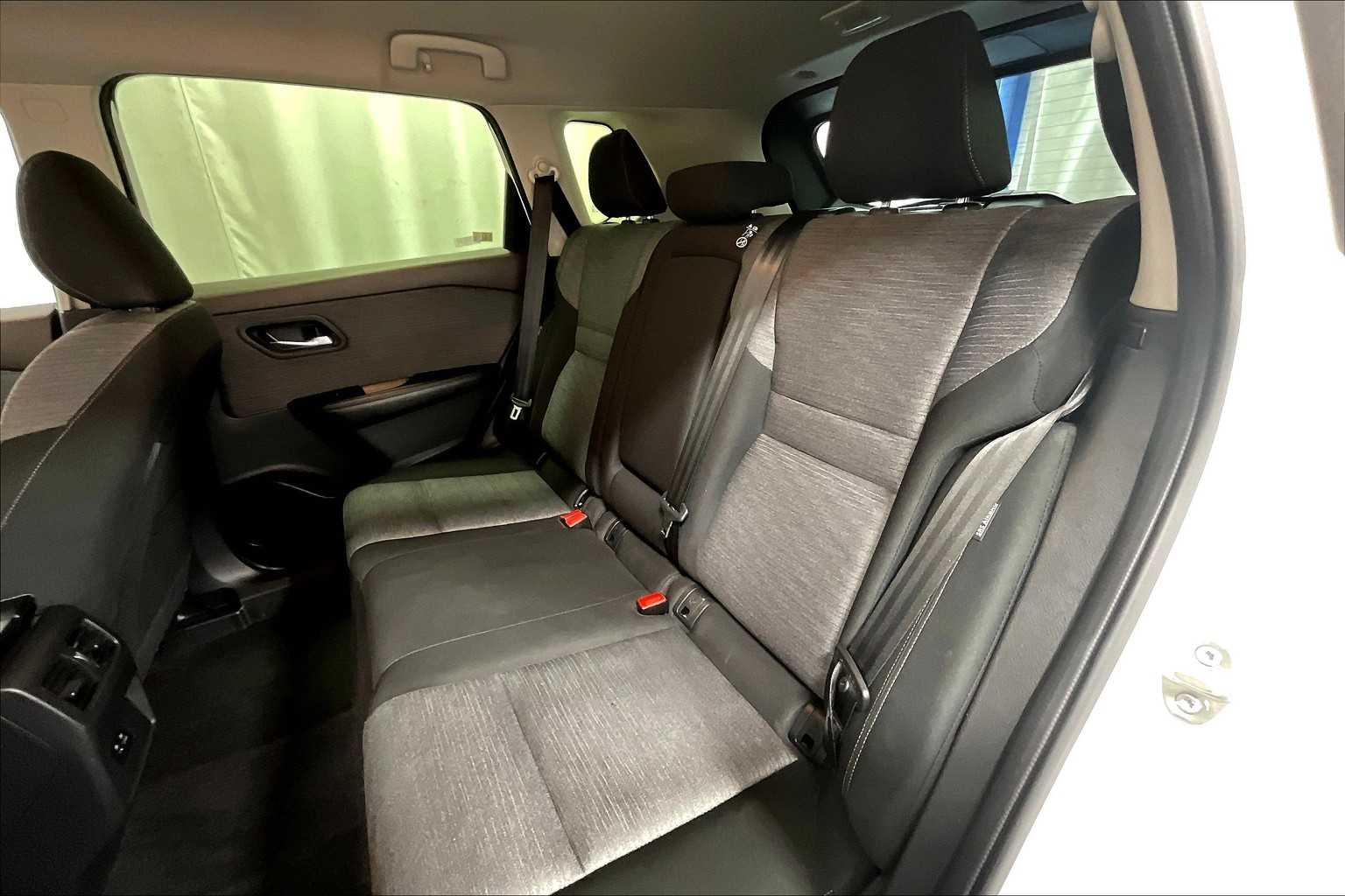 2023 Nissan Rogue SV - Photo 15