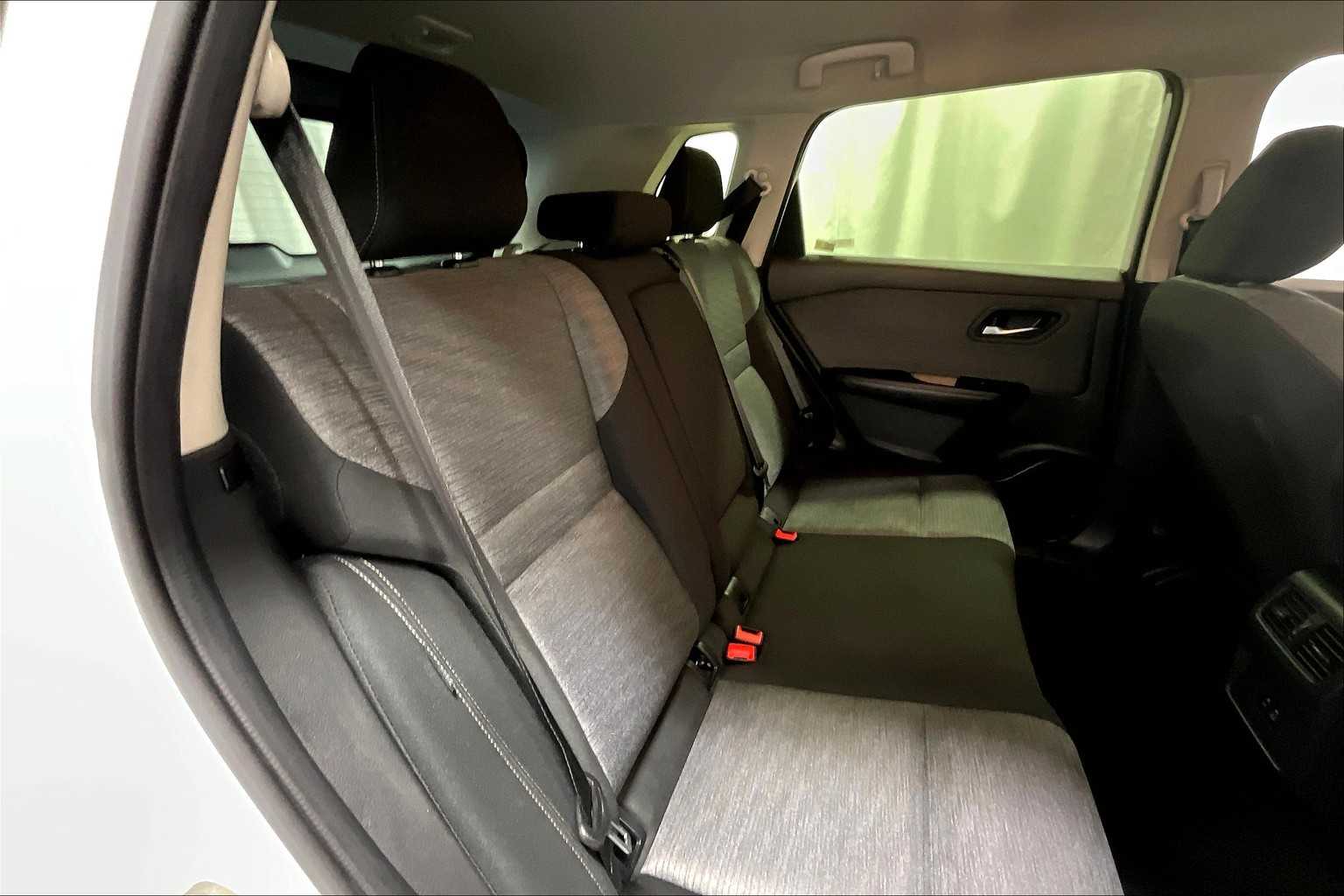 2023 Nissan Rogue SV - Photo 16
