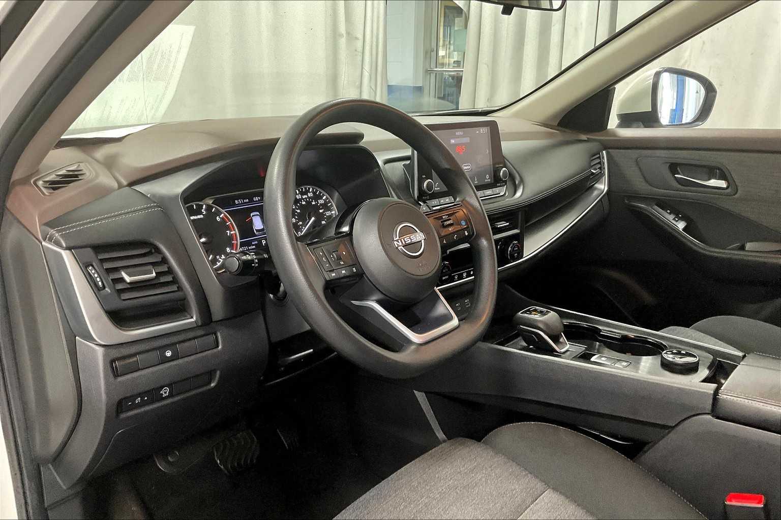 2023 Nissan Rogue SV - Photo 8
